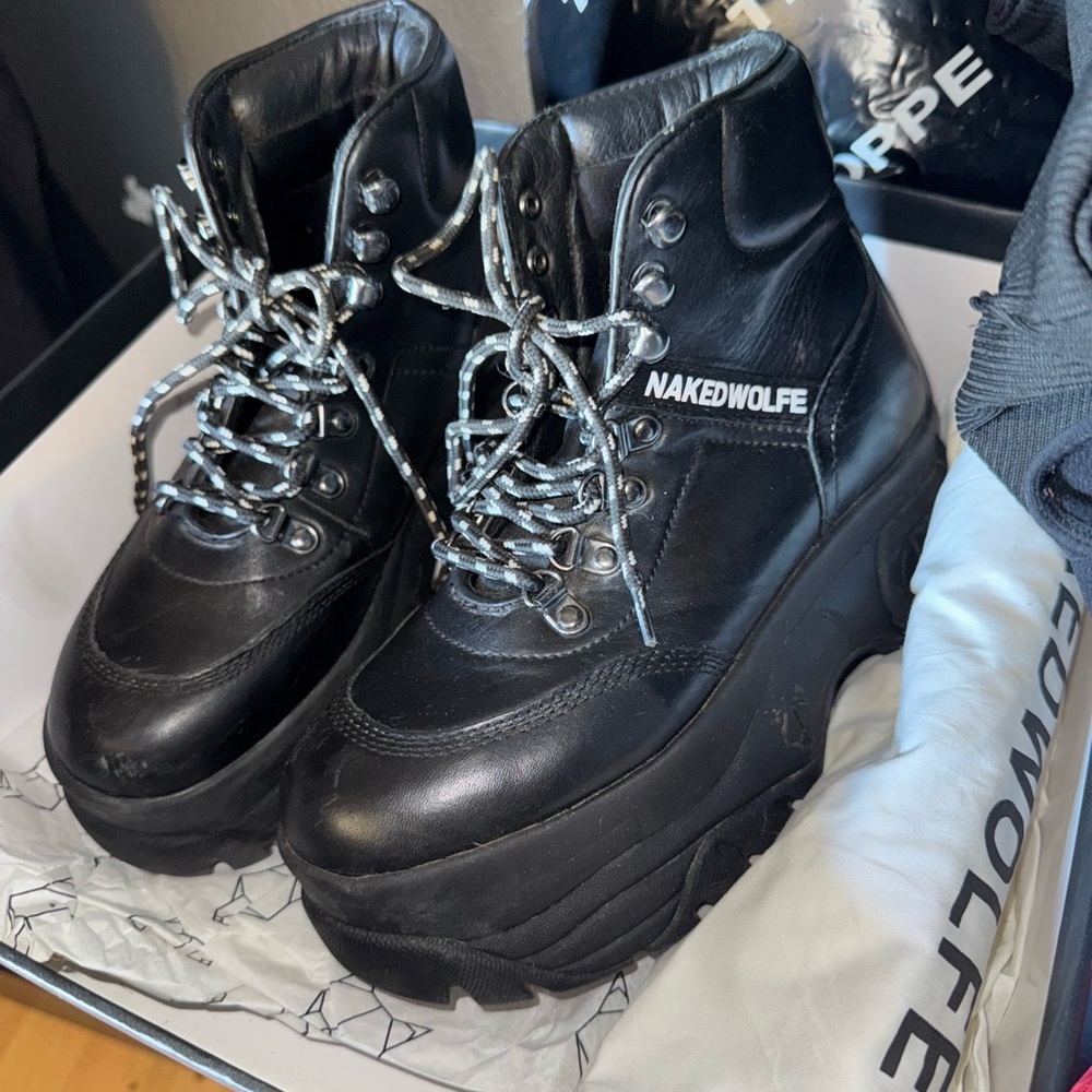 SPIKE BLACK LEATHER
8US
38EU